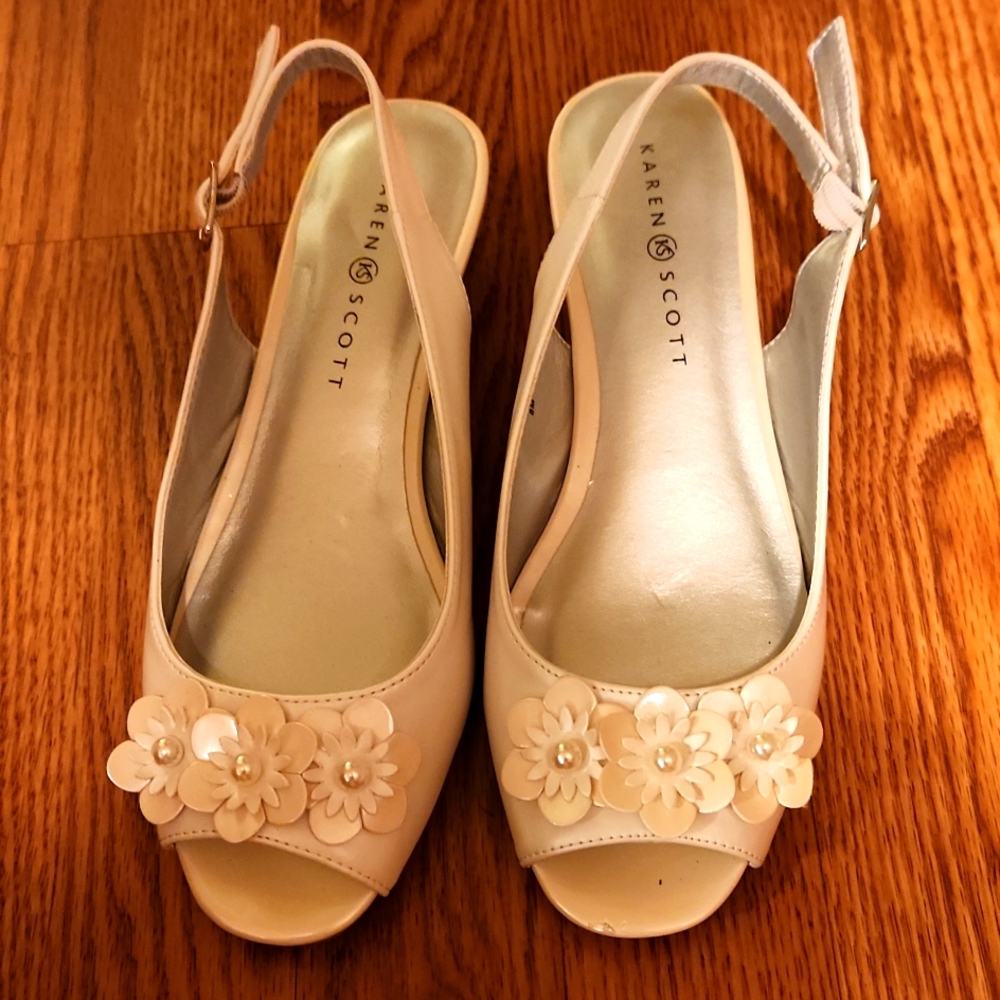 Ladies Peep Toe Shoe